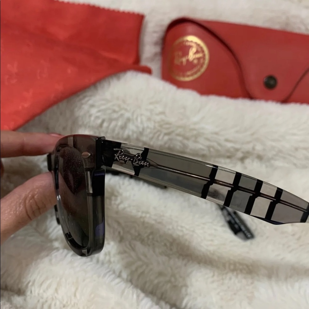 Ray-Ban Sunglasses - Picture 2 of 6